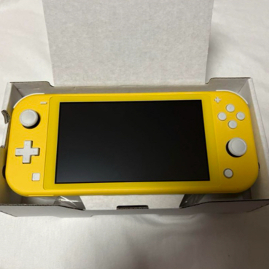 Nintendo Switch(ニンテンドースイッチ)のNintendo Switch Lite イエロー エンタメ/ホビーのゲームソフト/ゲーム機本体(携帯用ゲーム機本体)の商品写真