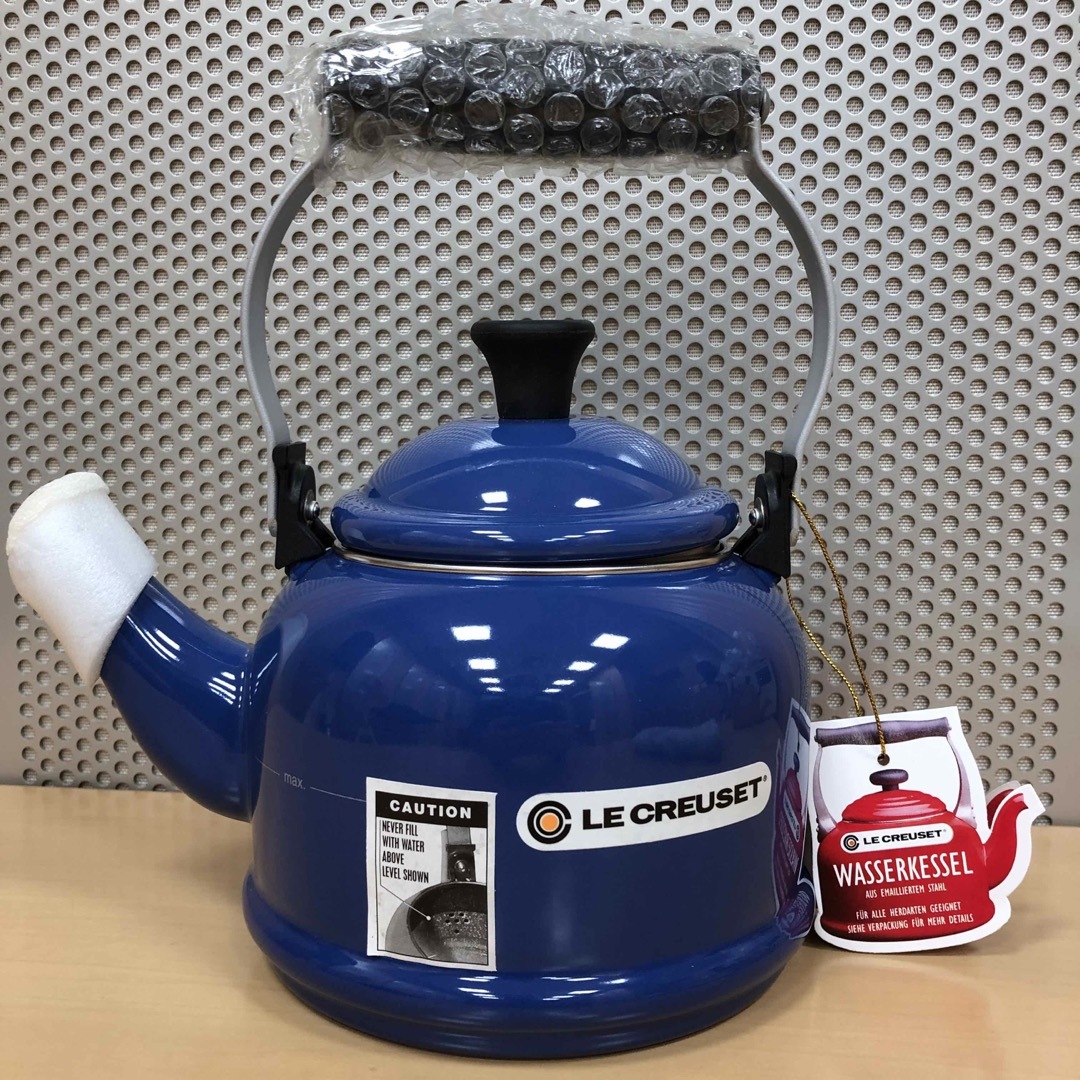 LE CREUSET(ルクルーゼ)の【新品未使用】ルクルーゼ デミケトル 1.1L ブルー インテリア/住まい/日用品のキッチン/食器(調理道具/製菓道具)の商品写真