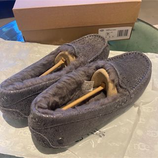 UGG - UGG アグ　新品未使用　２４㎝　アグプラッシュ　灰色