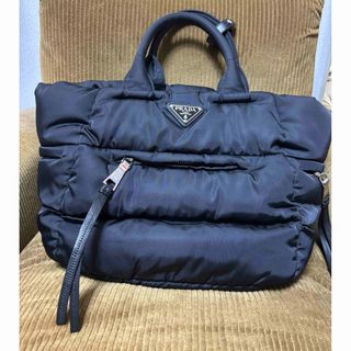PRADA - 新品未使用 PRADA ランウェイ 定価35万 うさぎちゃんロゴ総柄 PRADA - 新品未使用 PRADA ランウェイ 定価35万 うさぎちゃんロゴ総柄