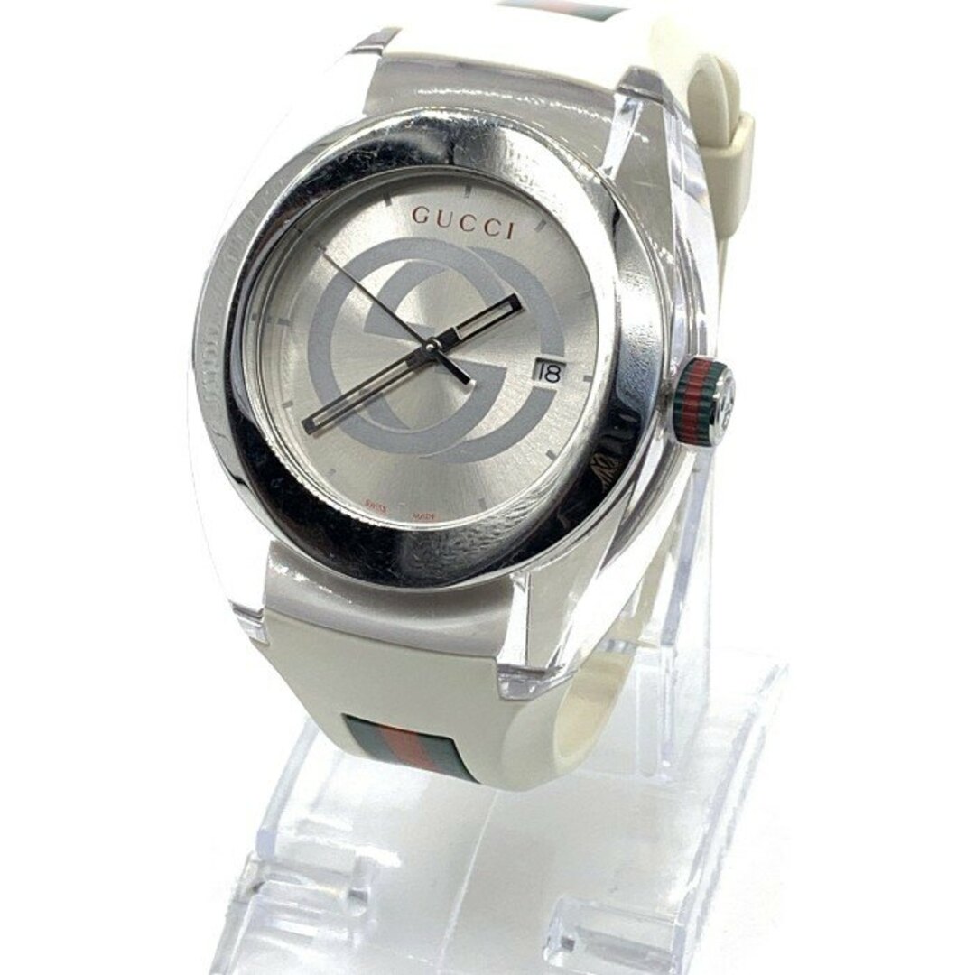 Gucci グッチ SYNC シンク クォーツ腕時計 デイト シルバー ホワイト ラバーベルト メンズ 137.1 | フリマアプリ ラクマ
