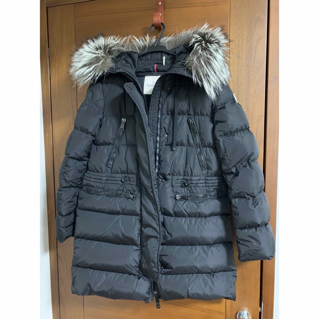 MONCLER(モンクレール)の人気　モンクレール　aphrotiti ブラック　1 moncler レディースのジャケット/アウター(ダウンジャケット)の商品写真