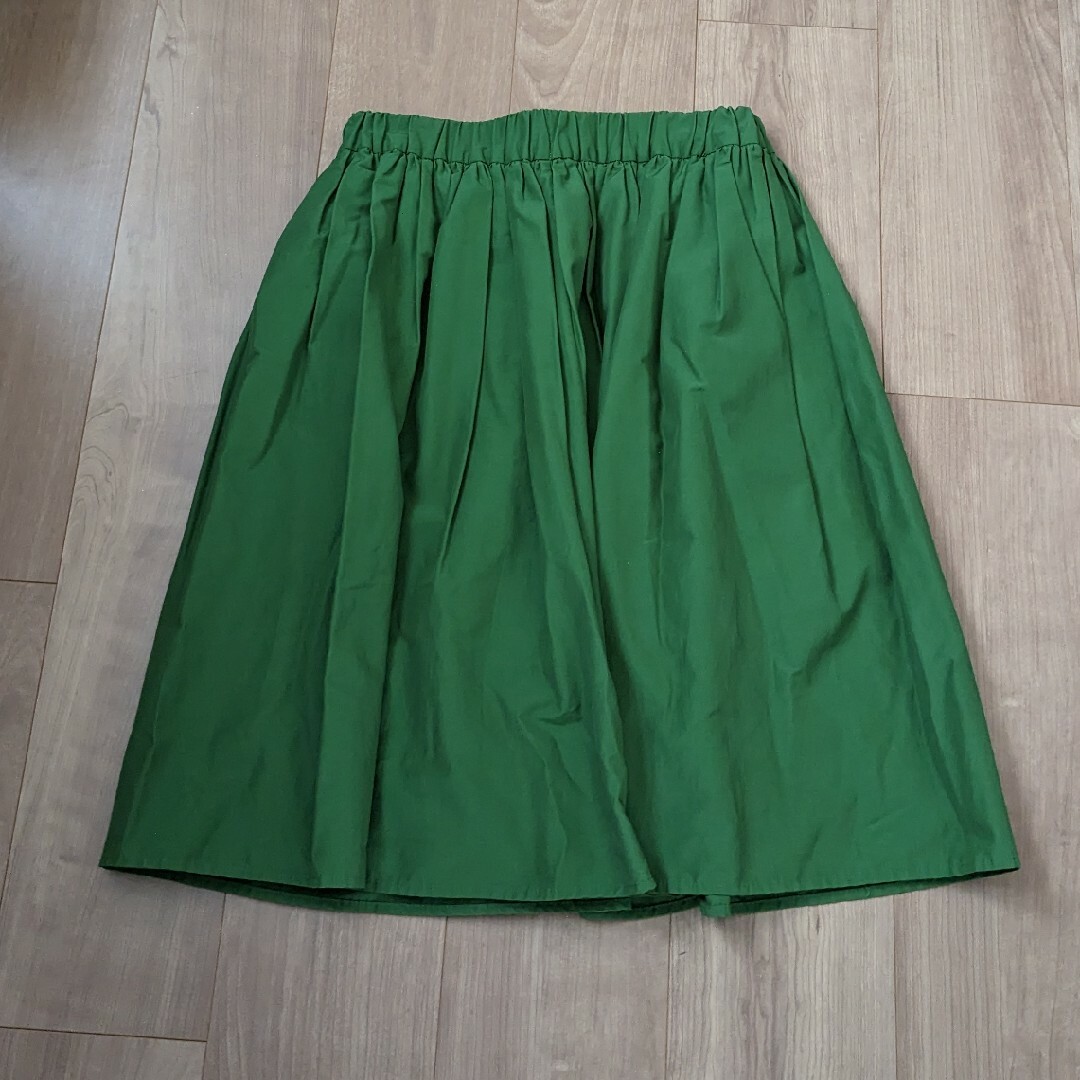 tiara(ティアラ)の新品 tiara ティアラ 緑 グリーン タフタ スカート レディースのスカート(ひざ丈スカート)の商品写真