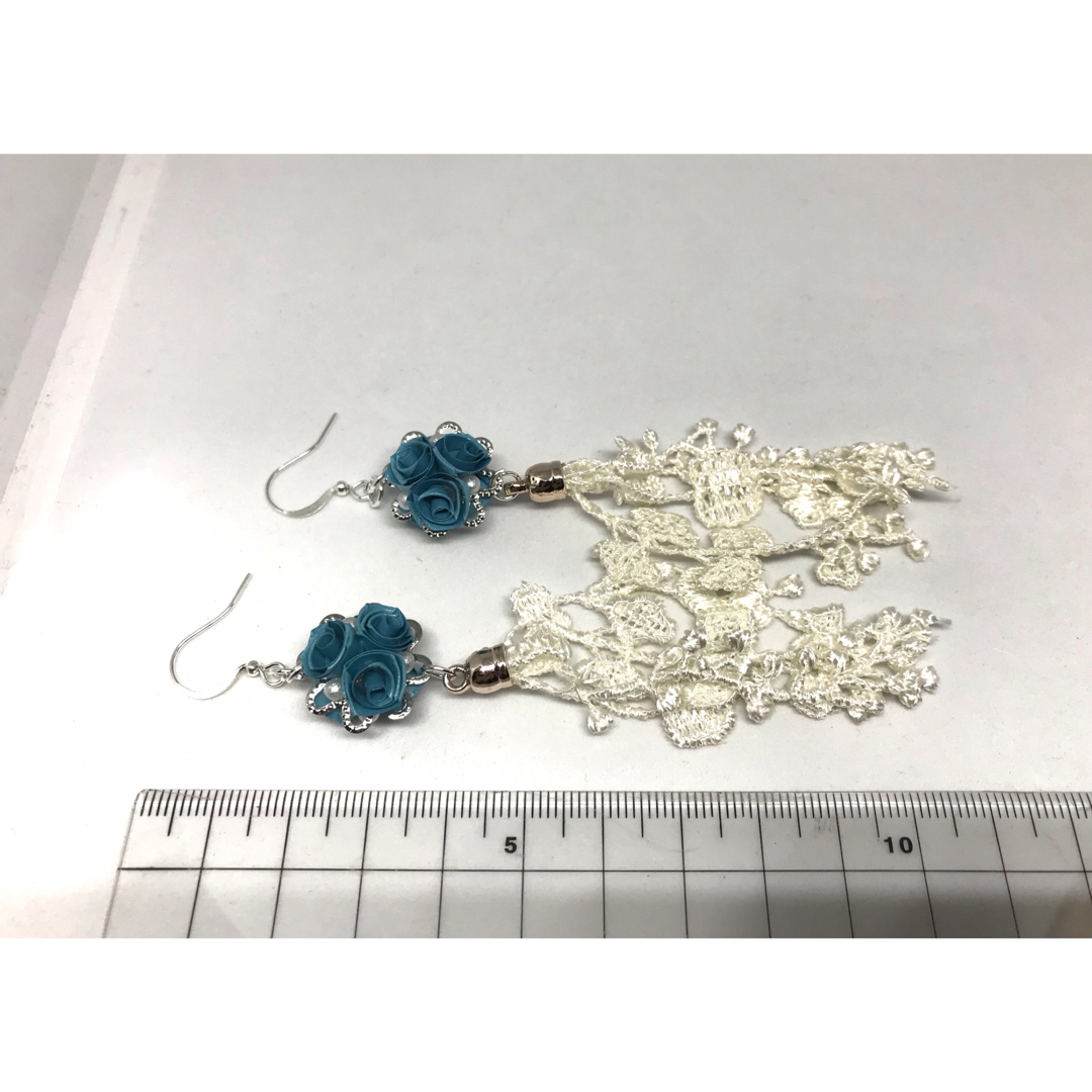 ターコイズブルーの薔薇のピアス☆レース♪ハンドメイド☆ロザフィ ハンドメイドのアクセサリー(ピアス)の商品写真