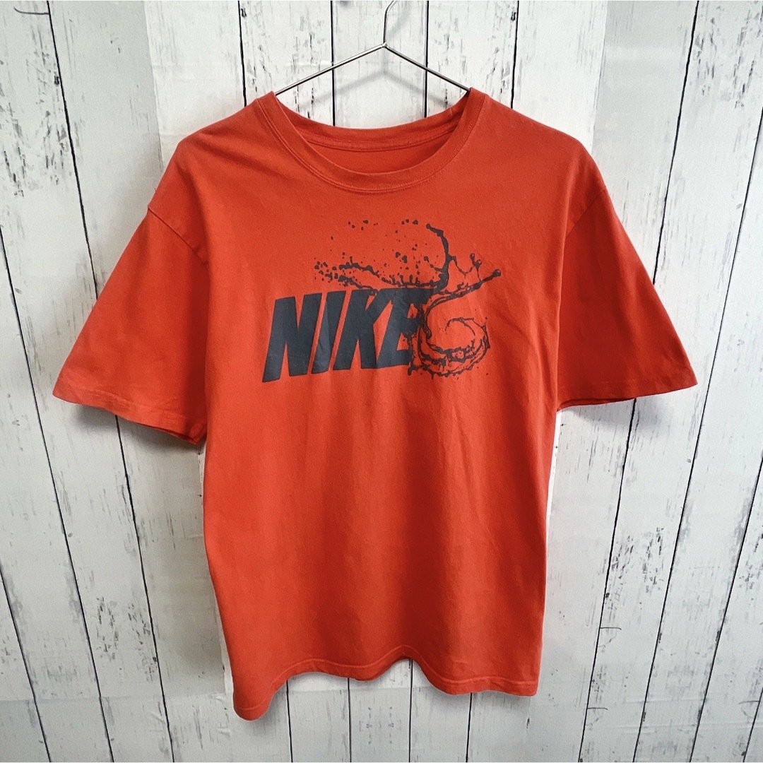 NIKE(ナイキ)のNIKE　Tシャツ　Mサイズ　オレンジ　プリント　ロゴ　コットン　USA古着 メンズのトップス(Tシャツ/カットソー(半袖/袖なし))の商品写真