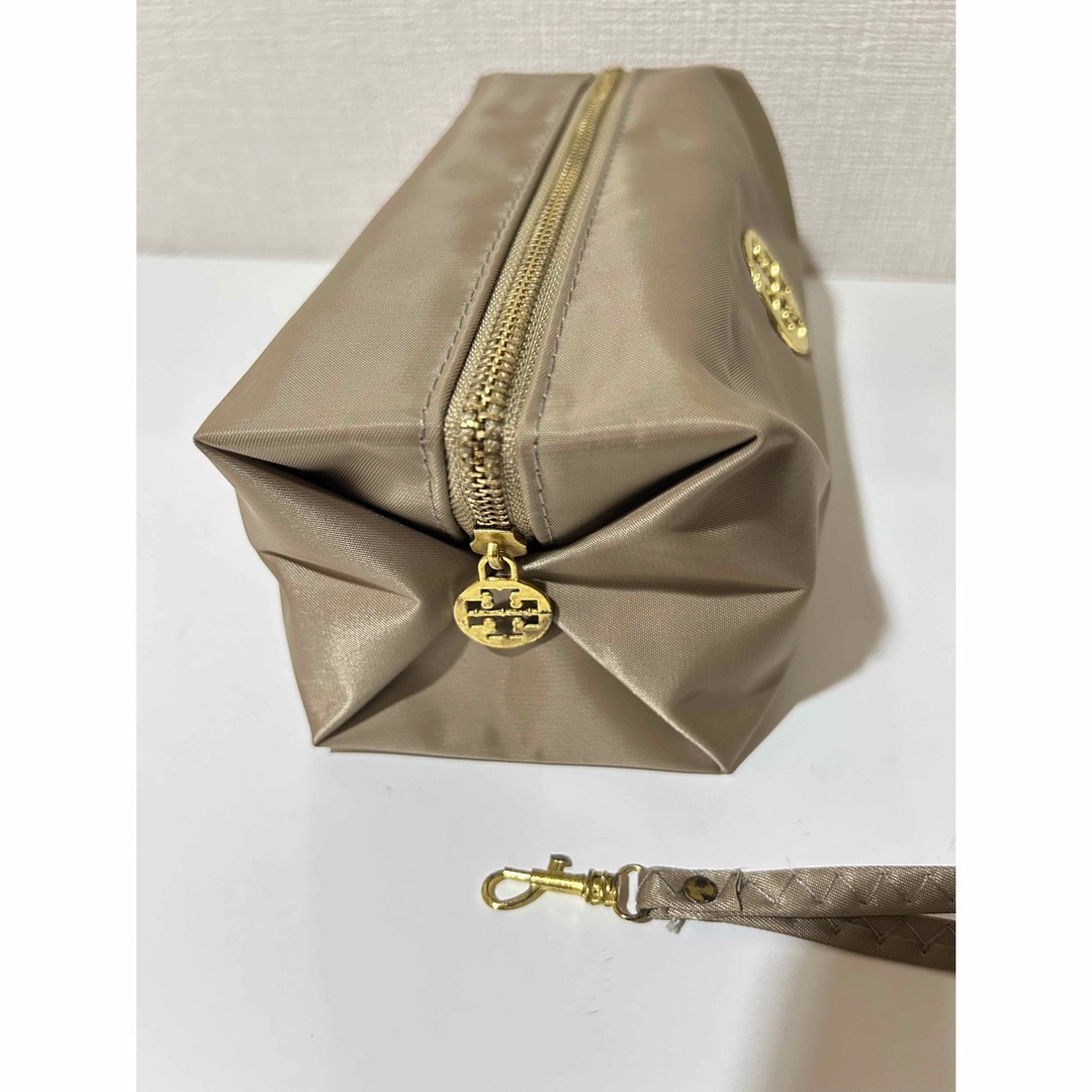 Tory Burch(トリーバーチ)の未使用★トリーバーチ★ナイロンコスメポーチ、ベージュゴールド レディースのファッション小物(ポーチ)の商品写真