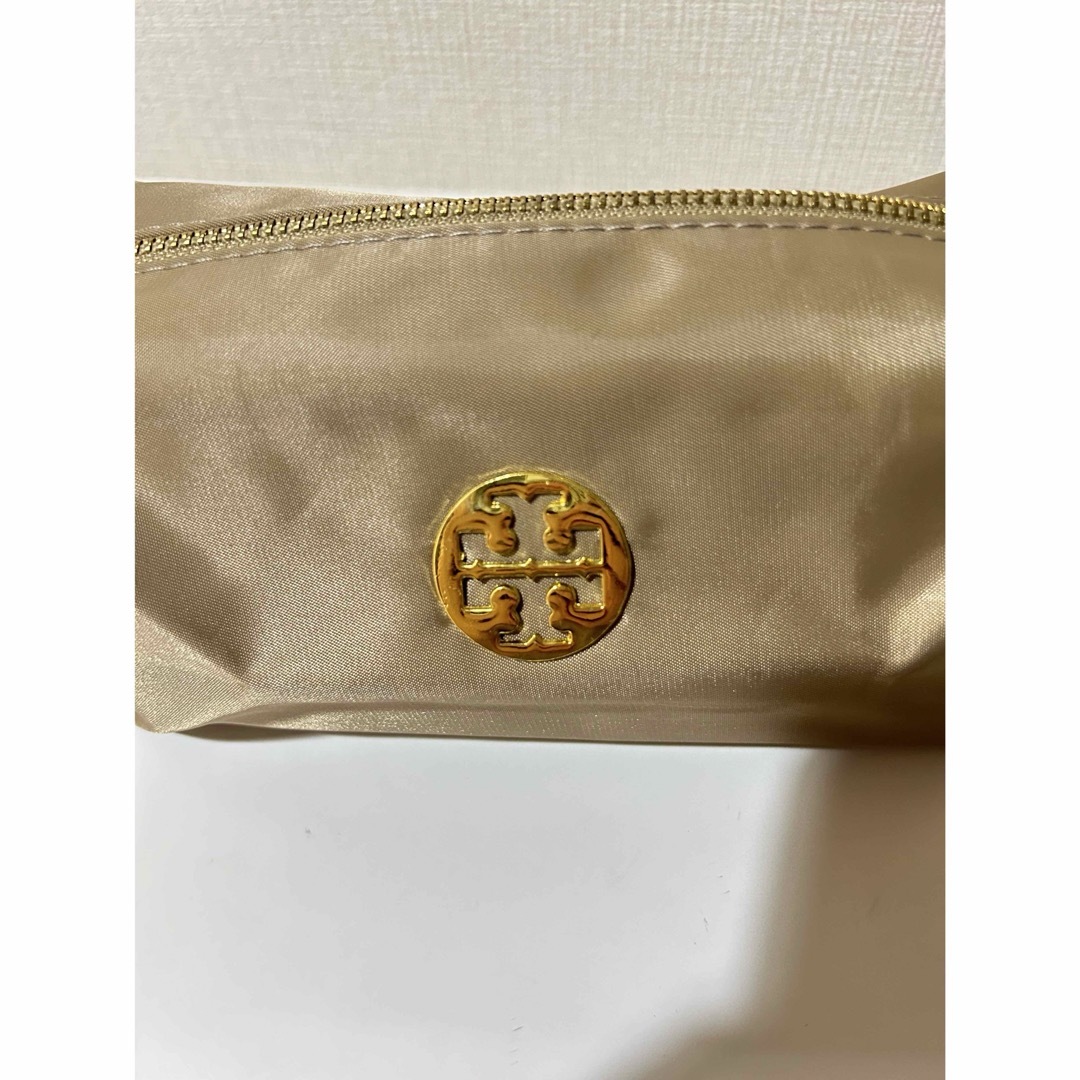 Tory Burch(トリーバーチ)の未使用★トリーバーチ★ナイロンコスメポーチ、ベージュゴールド レディースのファッション小物(ポーチ)の商品写真