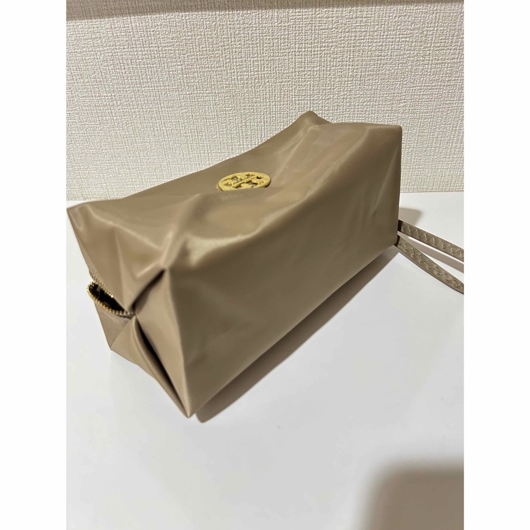 Tory Burch(トリーバーチ)の未使用★トリーバーチ★ナイロンコスメポーチ、ベージュゴールド レディースのファッション小物(ポーチ)の商品写真