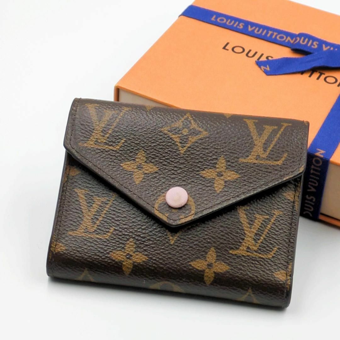 LOUIS VUITTON(ルイヴィトン)の【極美品】ルイヴィトン モノグラム ヴィクトリーヌ ローズバレリーヌ 折り財布 レディースのファッション小物(財布)の商品写真