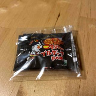 ミニチュア　ブルダック炒め麺　キーホルダー　チャーム(ノベルティグッズ)