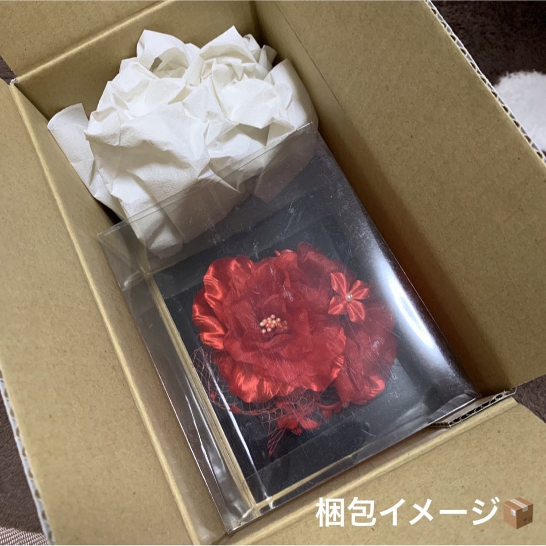コサージュ　赤　花　式典　正装　アクセサリー　入学式　卒業式 レディースのアクセサリー(ブローチ/コサージュ)の商品写真