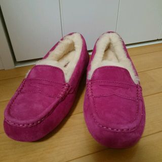 アグ(UGG)のUGG＊ピンクボアモカシン(スリッポン/モカシン)