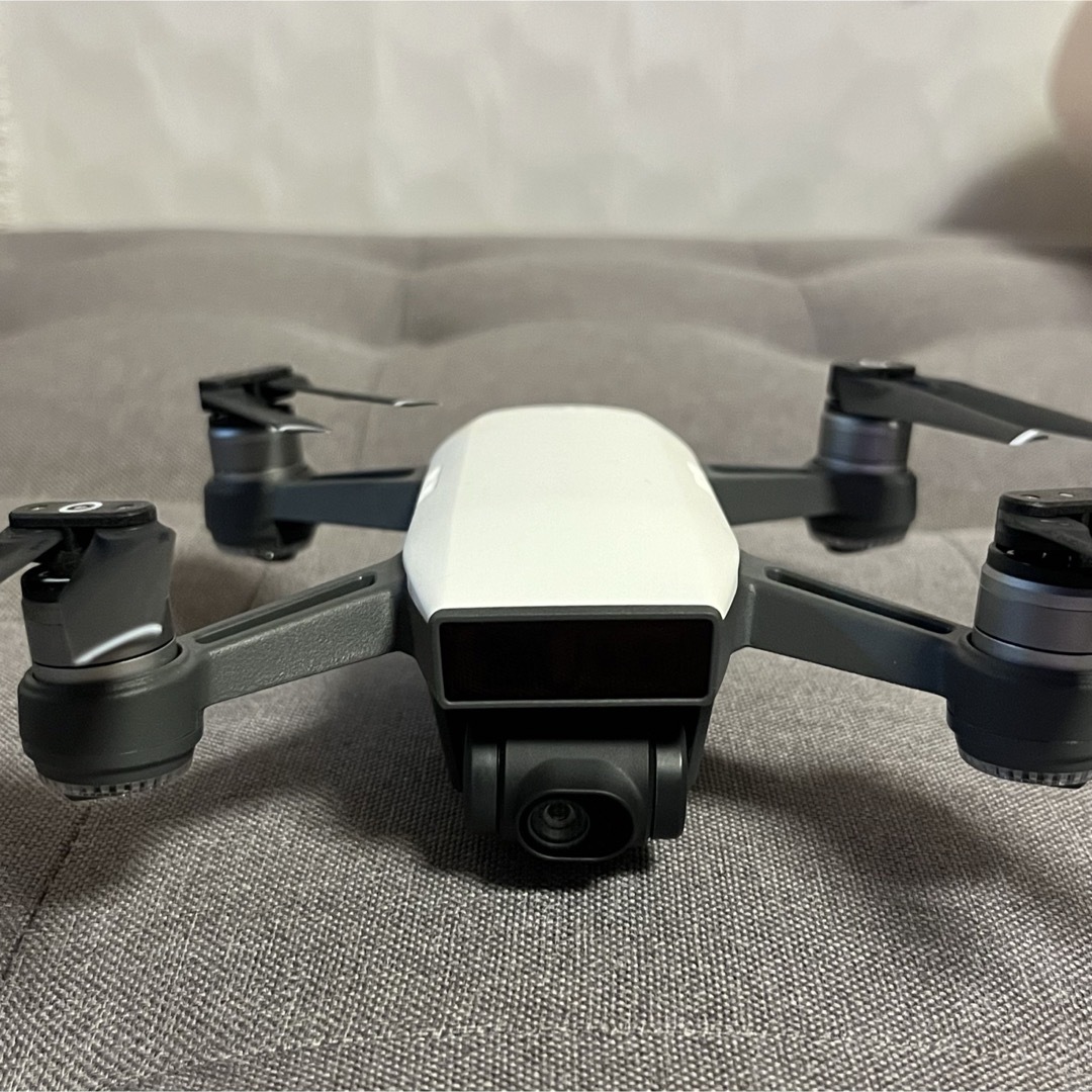 Inspire（DJI）(インスパイア)のDji spark ドローン エンタメ/ホビーのおもちゃ/ぬいぐるみ(ホビーラジコン)の商品写真