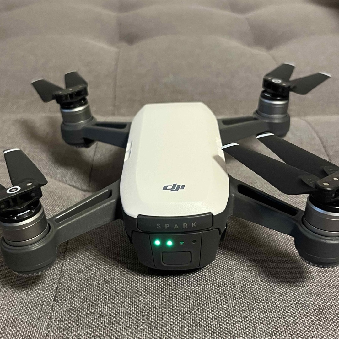 Inspire（DJI）(インスパイア)のDji spark ドローン エンタメ/ホビーのおもちゃ/ぬいぐるみ(ホビーラジコン)の商品写真