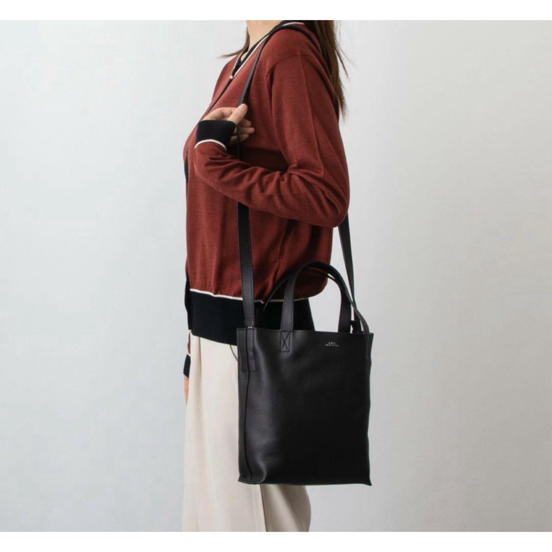 A.P.C(アーペーセー)のA.P.C. トートバッグ ブラック cabas maiko アーペーセー レディースのバッグ(ショルダーバッグ)の商品写真