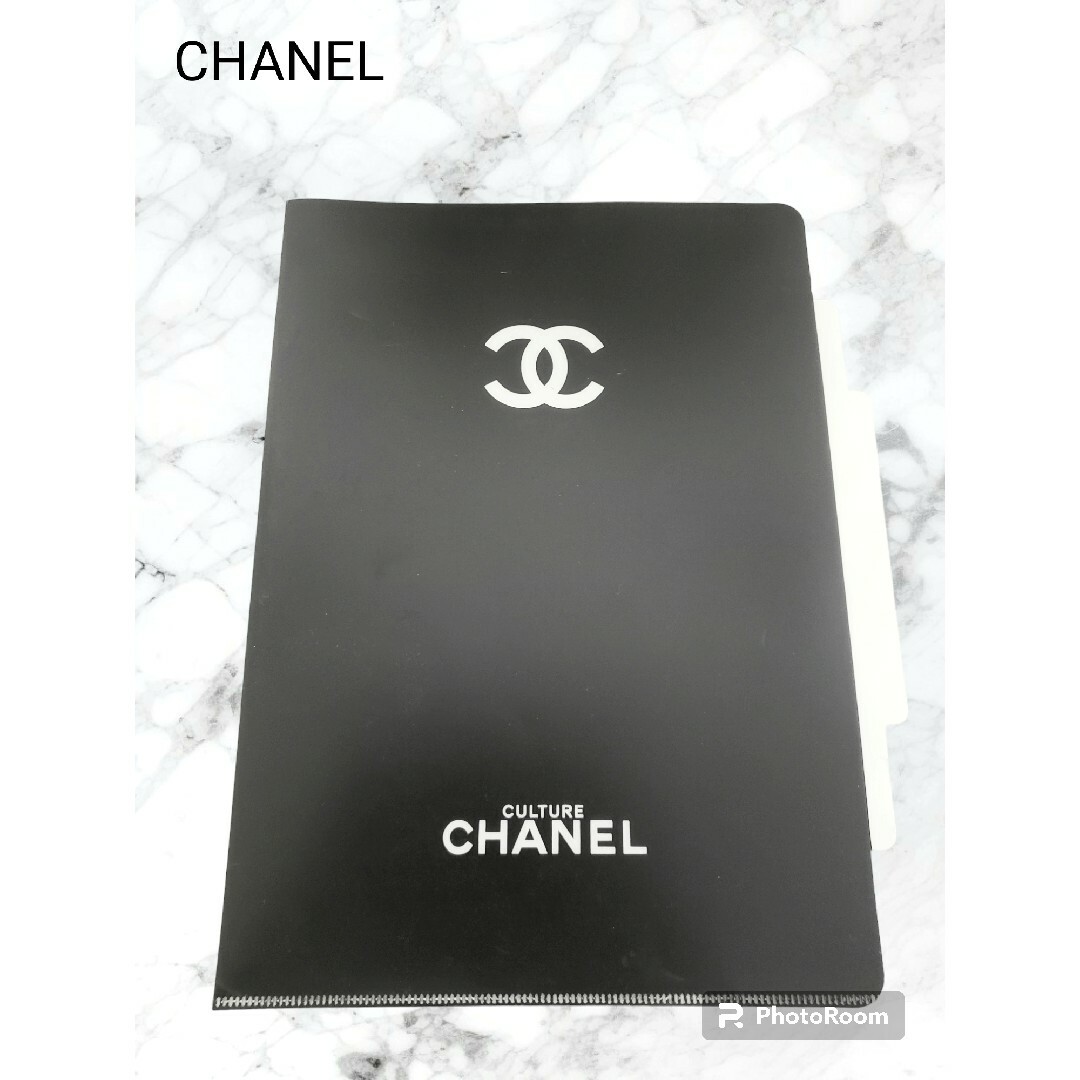 CHANEL(シャネル)のシャネル　CHANEL　A4　クリアファイル　限定品　黒 インテリア/住まい/日用品の文房具(ノート/メモ帳/ふせん)の商品写真