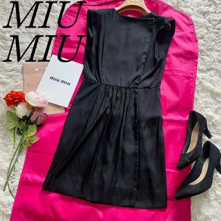 ミュウミュウ(miumiu)の【美品】MIU  MIU 膝丈ワンピース ブラック フレンチスリーブ 40(ひざ丈ワンピース)