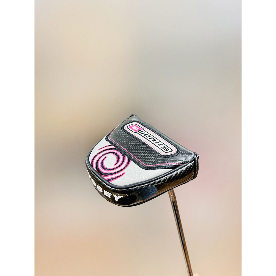 Callaway(キャロウェイ)の希少　美品 ODYSSEY オデッセイ　パター O WORKS PINK 34  スポーツ/アウトドアのゴルフ(クラブ)の商品写真