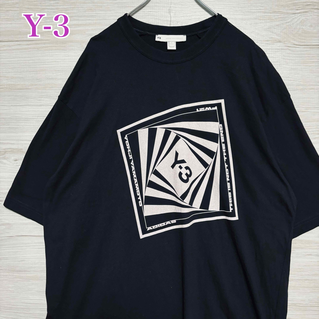 Y-3(ワイスリー)の【人気デザイン】Y-3 ワイスリー　Tシャツ　XLサイズ　センターロゴ　希少 メンズのトップス(Tシャツ/カットソー(半袖/袖なし))の商品写真