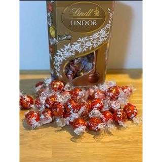 リンツ(Lindt)の新品♡リンツ♡リンツリンドール♡リンドールチョコレート♡チョコレートお菓子(菓子/デザート)