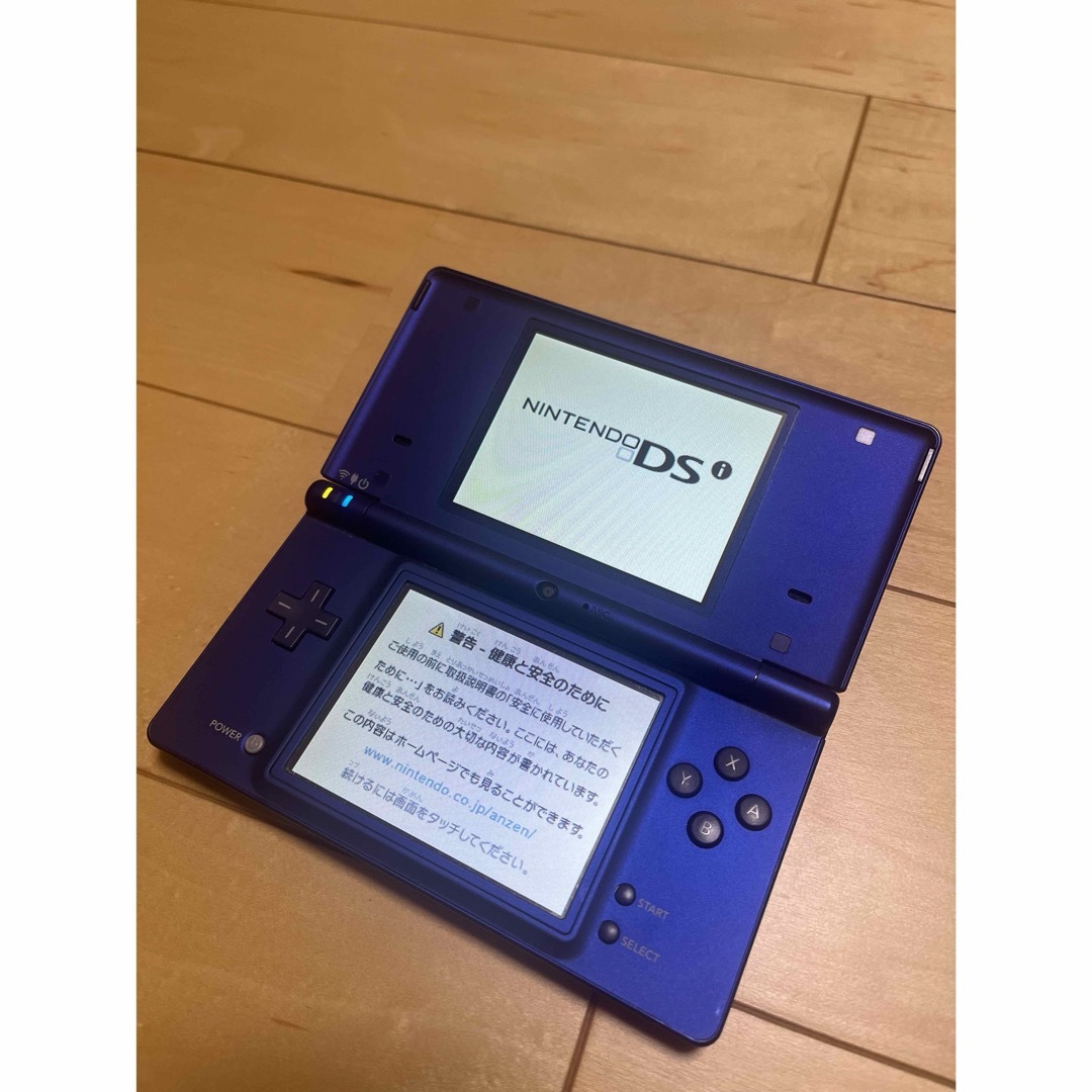 任天堂(ニンテンドウ)の【中古】ニンテンドーDSi 充電器付き・タッチペンなし エンタメ/ホビーのゲームソフト/ゲーム機本体(携帯用ゲーム機本体)の商品写真