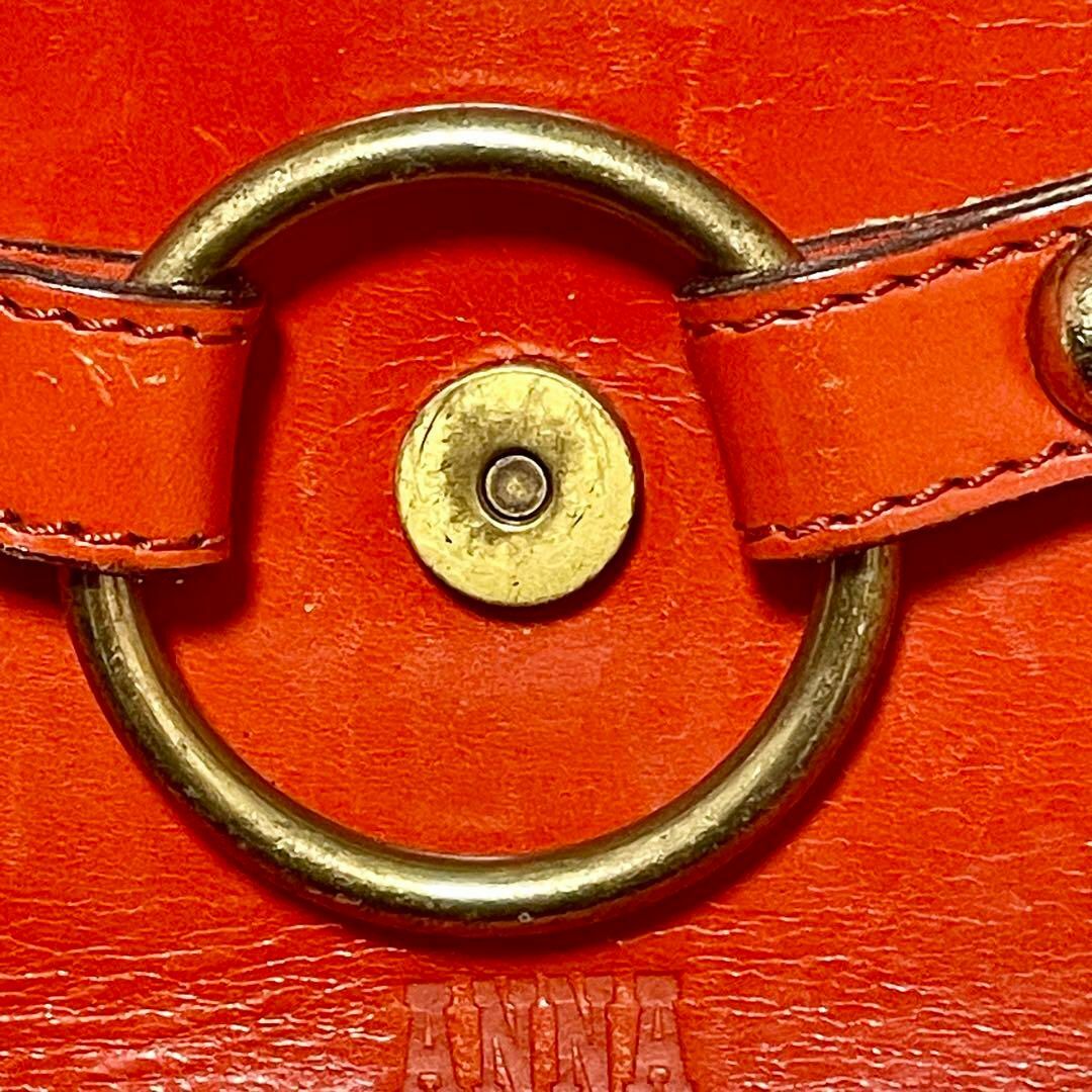 ANNA SUI(アナスイ)のアナスイ　ショルダーバッグ　ゴールド金具　スタッズ　ロゴ型押し　レザー　赤 レディースのバッグ(ショルダーバッグ)の商品写真