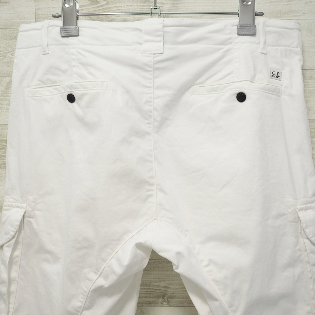 C.P. Company(シーピーカンパニー)のC.P. COMPANY 23AW Ergonomic Cargo-Wht/48 メンズのパンツ(ワークパンツ/カーゴパンツ)の商品写真