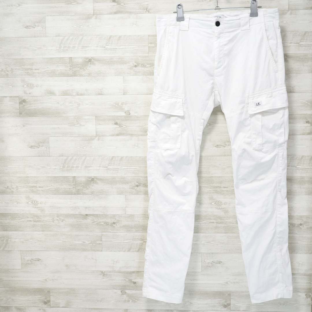 C.P. Company(シーピーカンパニー)のC.P. COMPANY 23AW Ergonomic Cargo-Wht/48 メンズのパンツ(ワークパンツ/カーゴパンツ)の商品写真