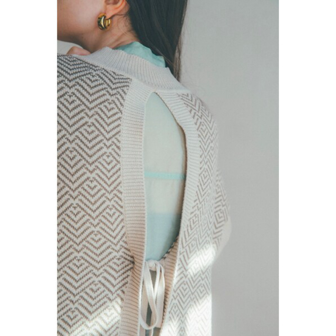 CLANE(クラネ)の最終値下げ【CLANE】BACK SLIT KNIT VEST ニットベスト レディースのトップス(ベスト/ジレ)の商品写真