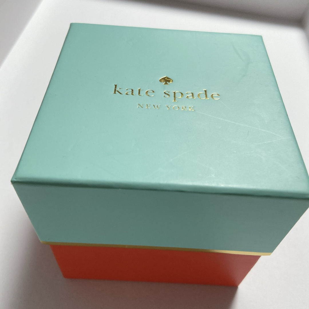 kate spade new york(ケイトスペードニューヨーク)の箱付き♡kate spade new york 腕時計 ラバー　モノトーンドット レディースのファッション小物(腕時計)の商品写真