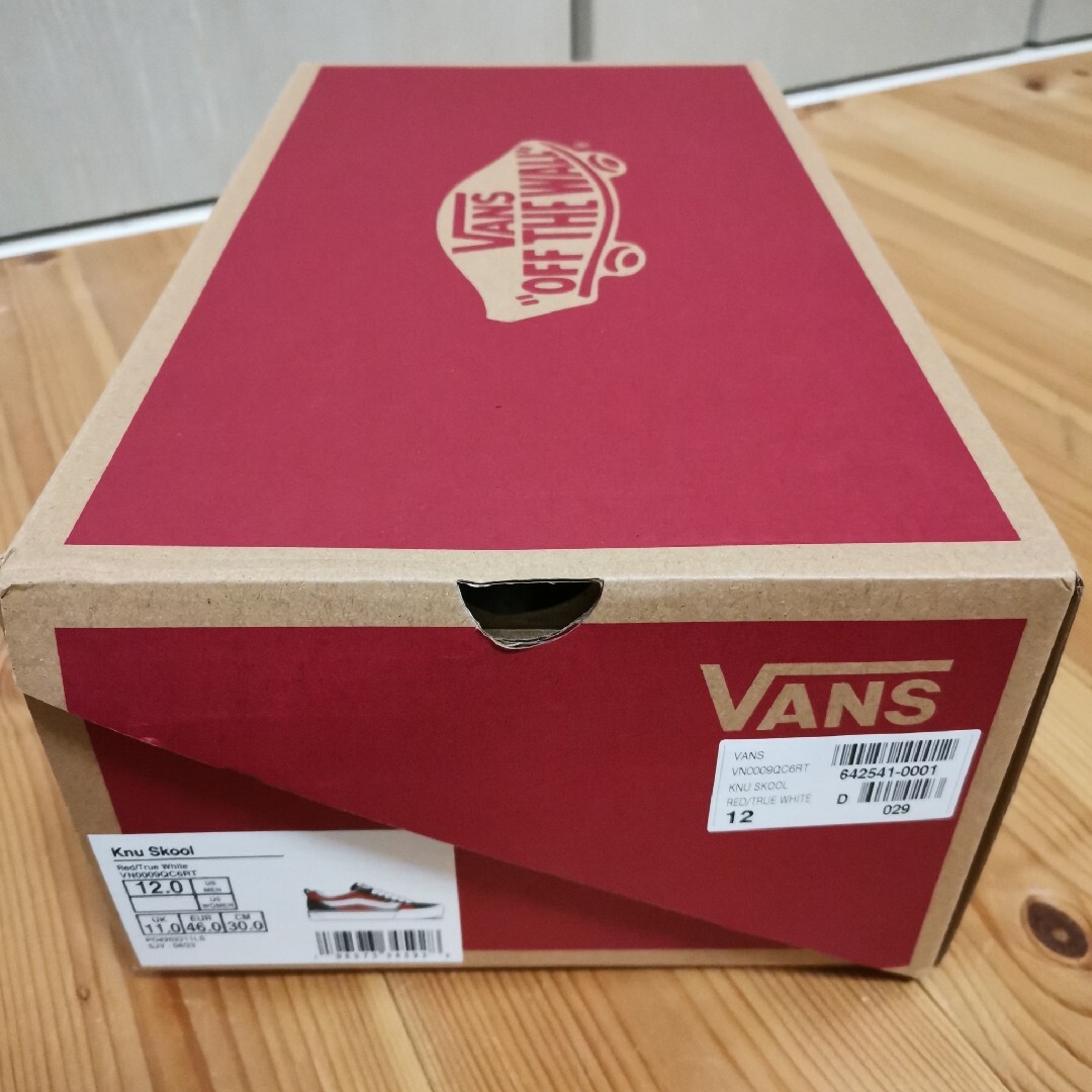 VANS(ヴァンズ)の【早い者勝ち値引き新品未使用】VANS Knu Skool 黒赤30cm メンズの靴/シューズ(スニーカー)の商品写真
