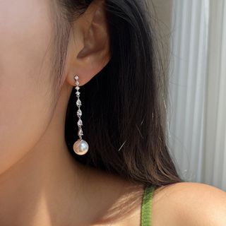 ピアス ロングパールピアス　ビジュー　華やか 上品　おしゃれ　ボリューム(ピアス)