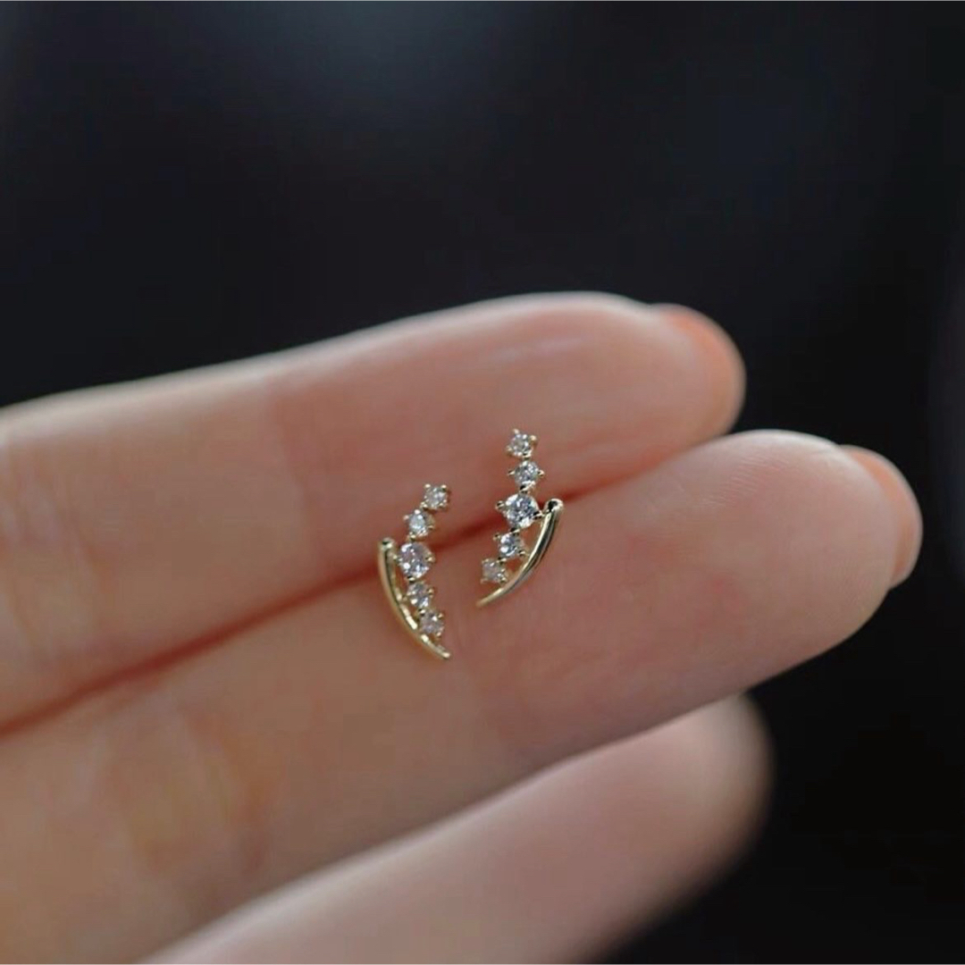 AHKAH(アーカー)の【p90】zirconia pave curved pierce 18kgp レディースのアクセサリー(ピアス)の商品写真