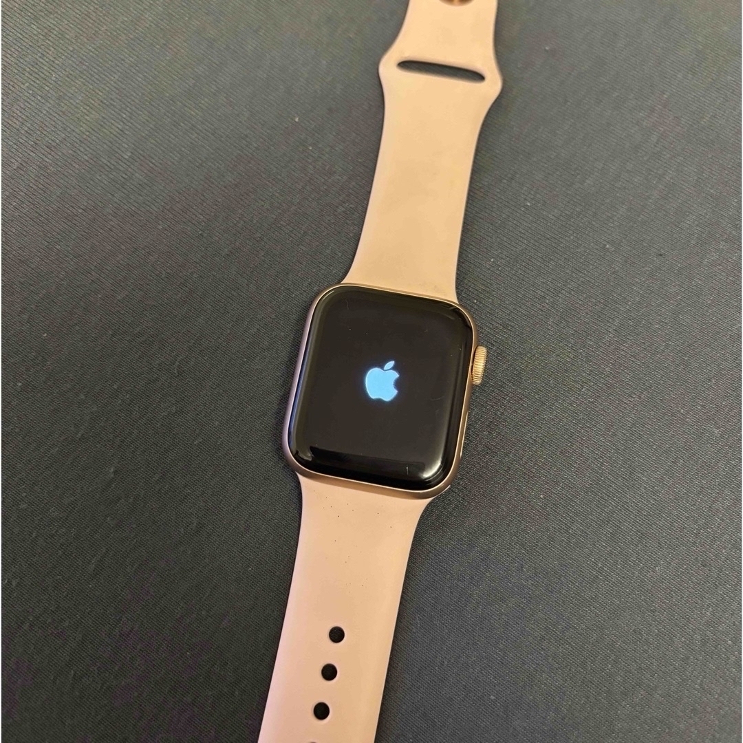 Apple Watch(アップルウォッチ)のApplewatch series4 40mm GPS レディースのファッション小物(腕時計)の商品写真