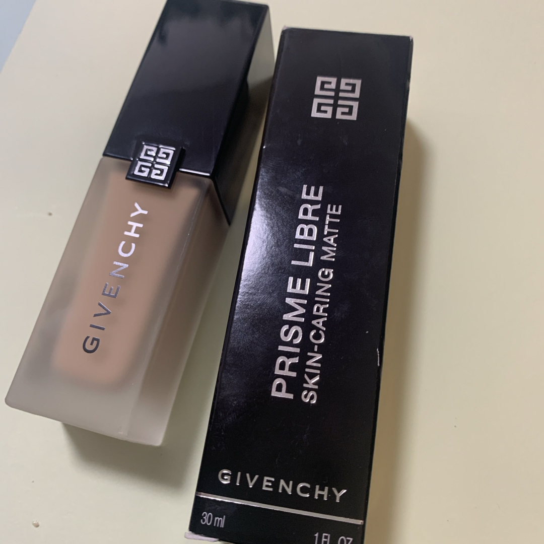 GIVENCHY(ジバンシィ)の美品　 ジバンシイ プリズム・リーブル・スキンケアリング・マット コスメ/美容のベースメイク/化粧品(ファンデーション)の商品写真