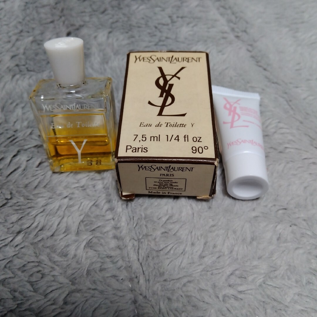 Yves Saint Laurent(イヴサンローラン)のイブサンローラン　オーデトワレ　7.5ml ＋おまけ（クレンジングサンプル） コスメ/美容の香水(香水(女性用))の商品写真
