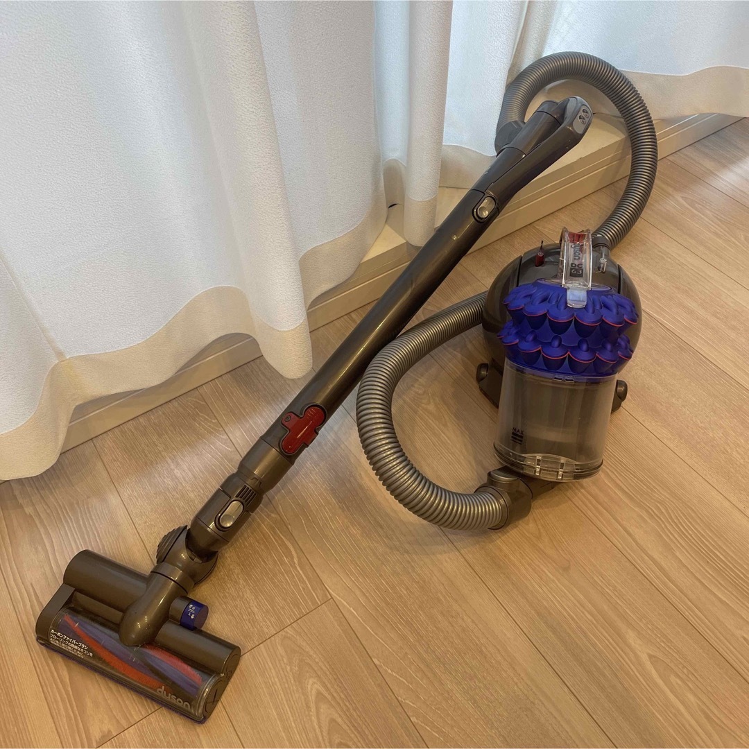 Dyson(ダイソン)の【正規品】ダイソン掃除機　DC63 スマホ/家電/カメラの生活家電(掃除機)の商品写真