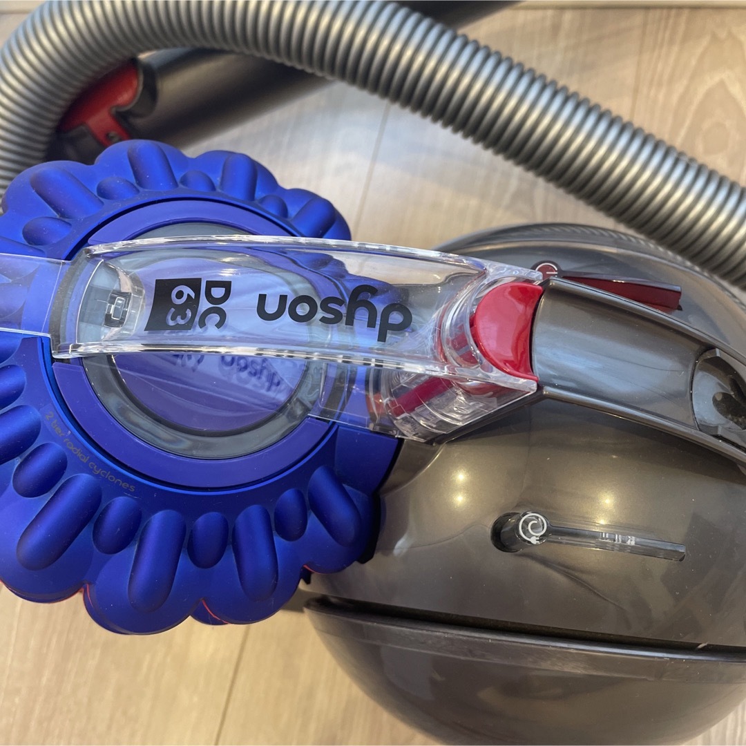 Dyson(ダイソン)の【正規品】ダイソン掃除機　DC63 スマホ/家電/カメラの生活家電(掃除機)の商品写真