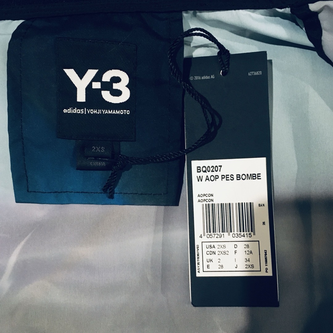 Y-3(ワイスリー)の【新品未使用】Y-3 ワイスリー AOPブルゾン レディースのジャケット/アウター(ブルゾン)の商品写真