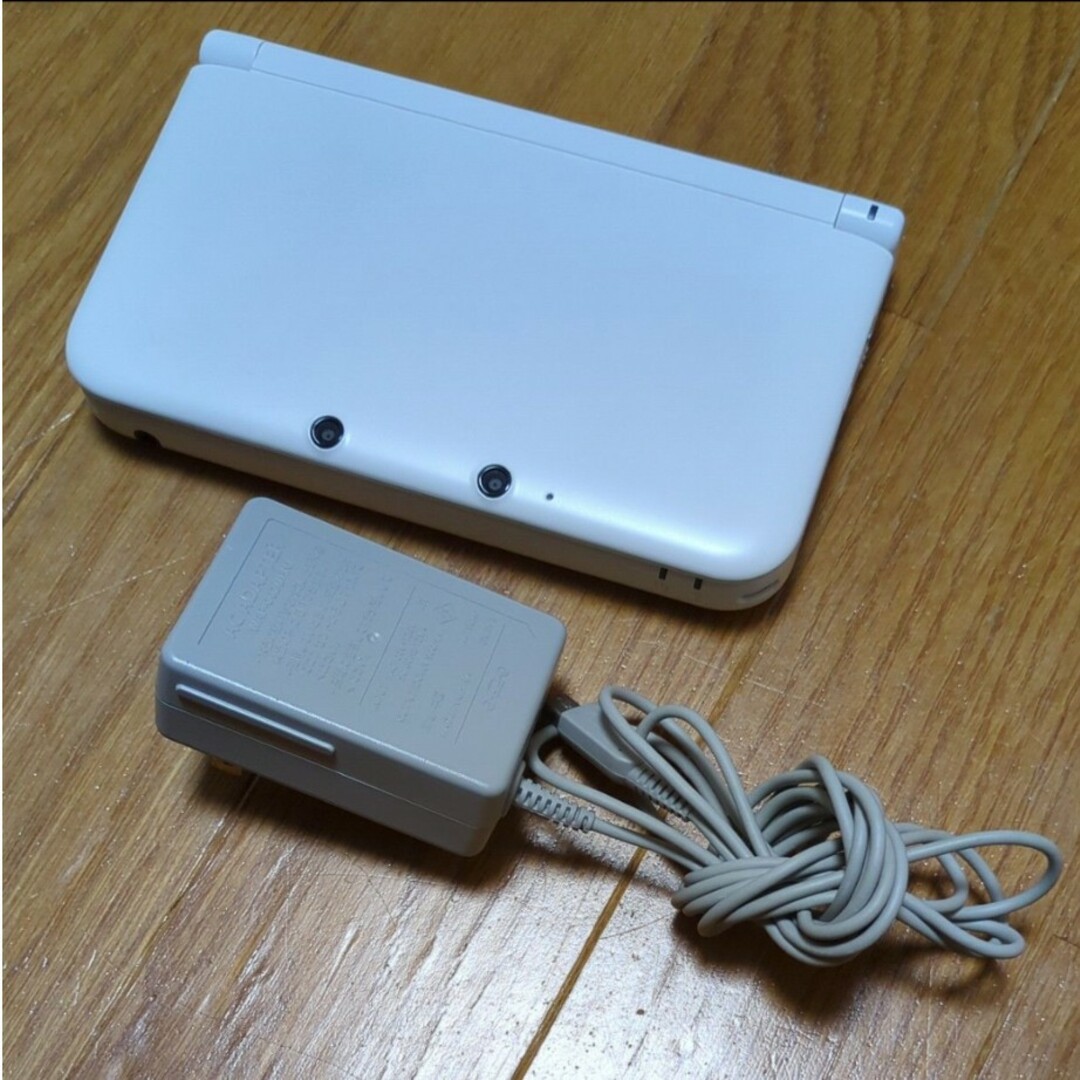 ニンテンドー3DS(ニンテンドー3DS)のニンテンドー3DS LL 任天堂 ホワイト エンタメ/ホビーのゲームソフト/ゲーム機本体(携帯用ゲーム機本体)の商品写真