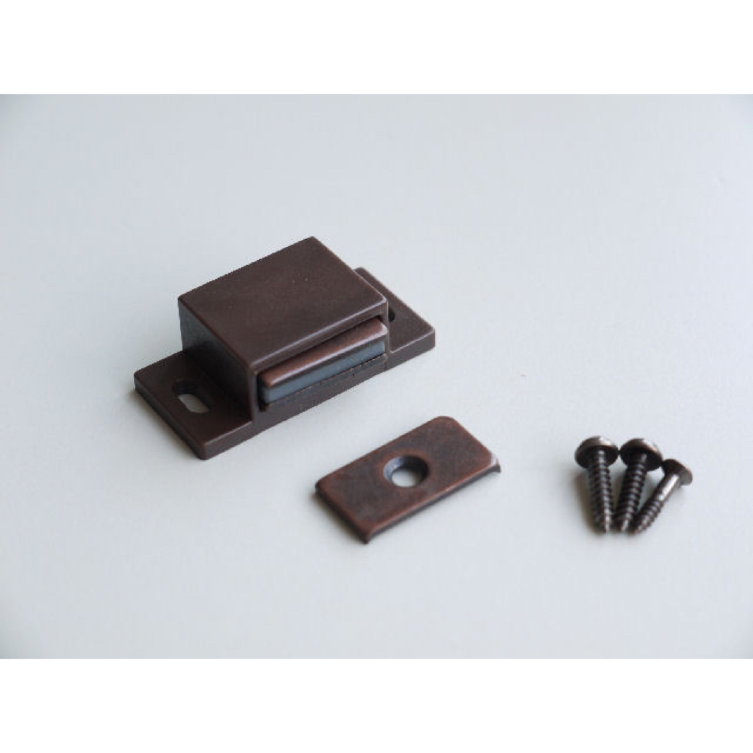 1個　マグネットキャッチ 40mm 茶色 GB401  インテリア/住まい/日用品のインテリア小物(その他)の商品写真