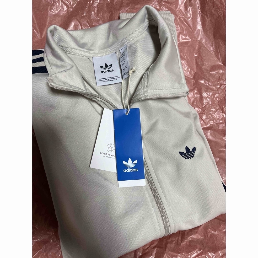 Originals（adidas）(オリジナルス)のadidas Originals トラック ジャケット　ベージュ メンズのトップス(ジャージ)の商品写真