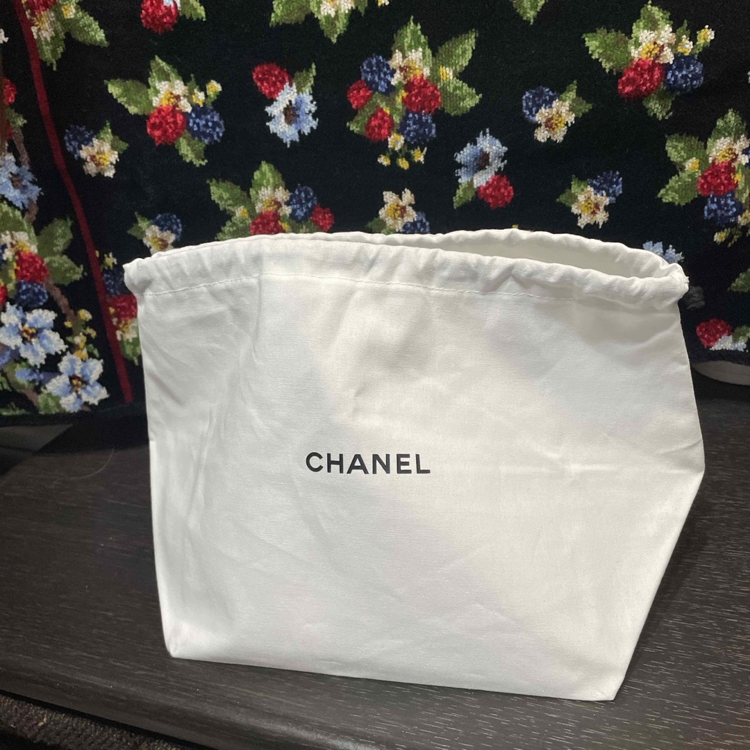 CHANEL(シャネル)のCHANEL オーガニックコットン巾着　大判 レディースのファッション小物(ポーチ)の商品写真