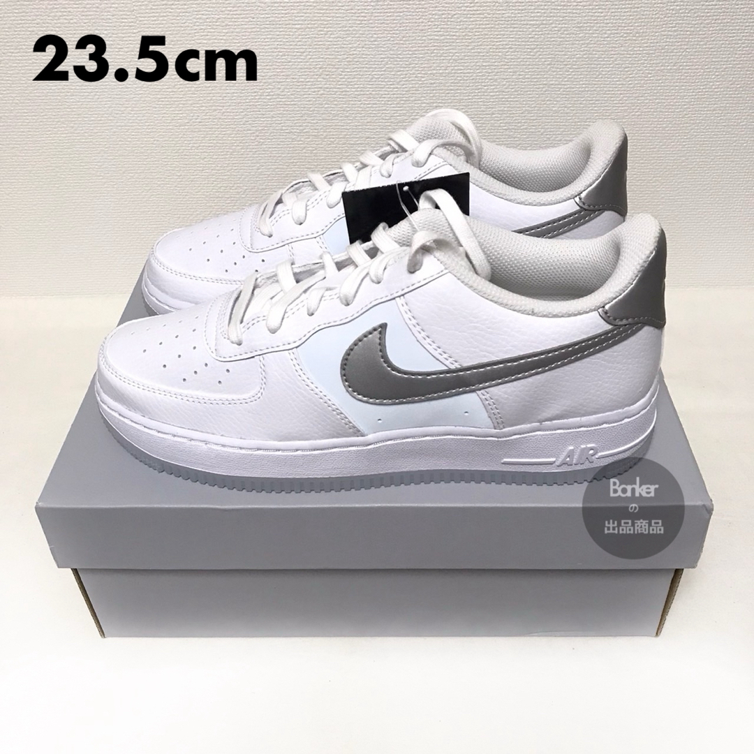 NIKE(ナイキ)の23.5【新品】NIKE AIR FORCE 1 GS ホワイト シルバー 白 レディースの靴/シューズ(スニーカー)の商品写真