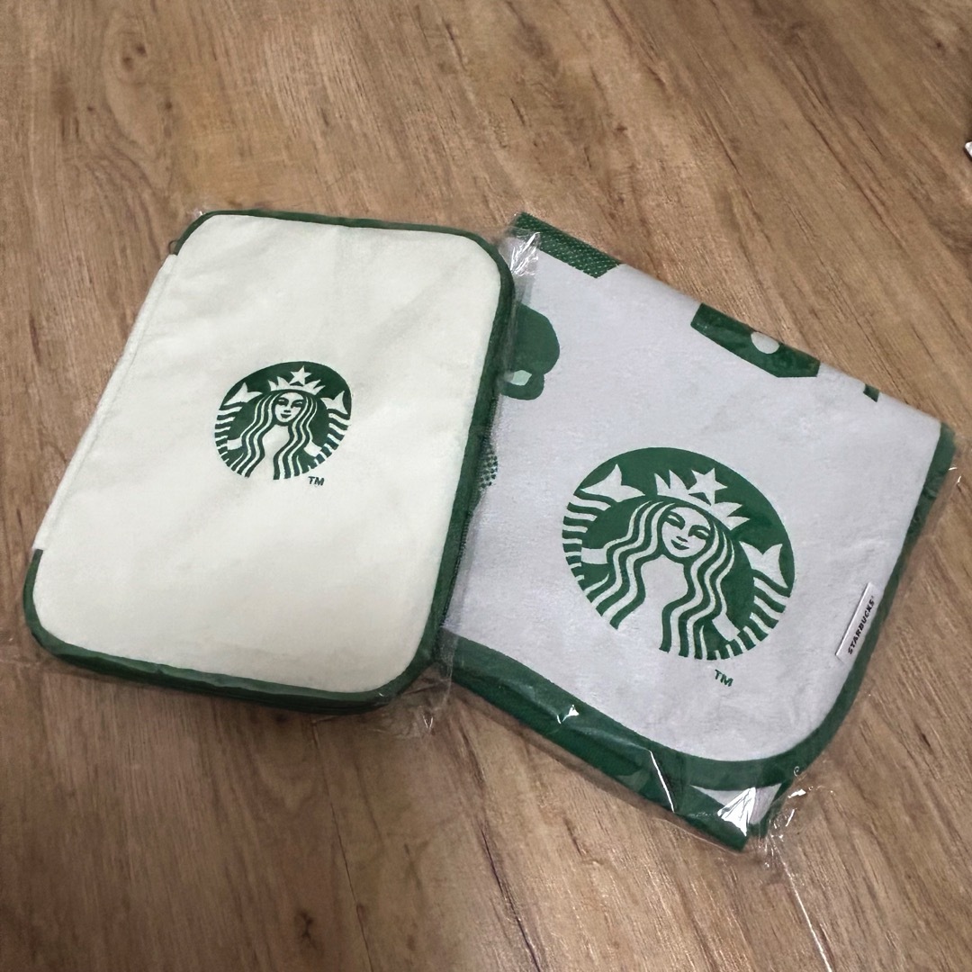 Starbucks(スターバックス)の【新品未使用】スタバ福袋2024　レジャーシート、クッションポーチ エンタメ/ホビーのコレクション(ノベルティグッズ)の商品写真