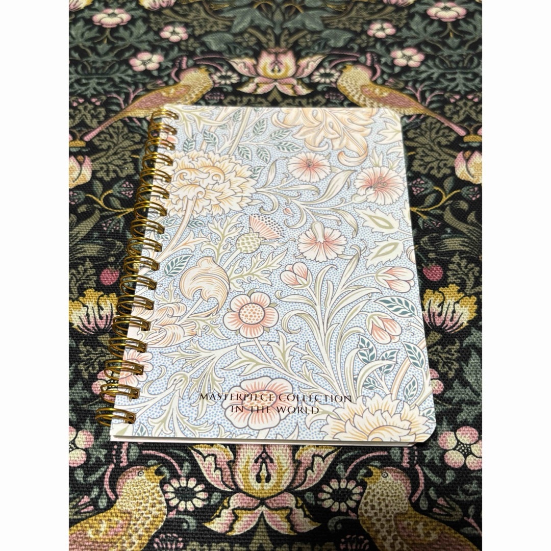 William Morris(ウィリアム・モリス)の新品、未使用☆ ウィリアムモリス A6リングノート ダブルボウ エンタメ/ホビーのコレクション(その他)の商品写真