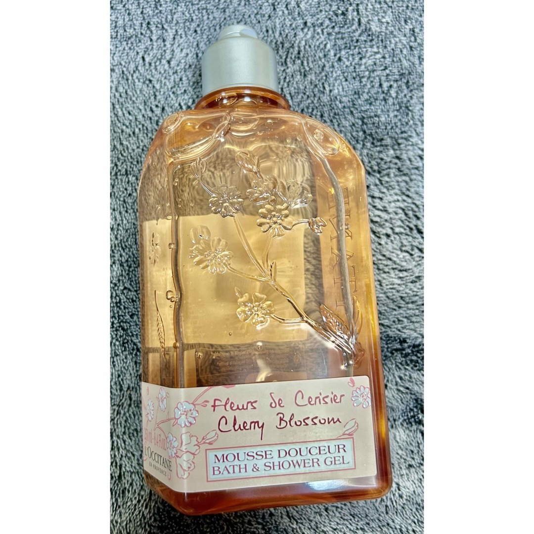 L'OCCITANE(ロクシタン)のL’OCCITANE チェリーブロッサム シャワージェル250ml新品 コスメ/美容のボディケア(ボディソープ/石鹸)の商品写真