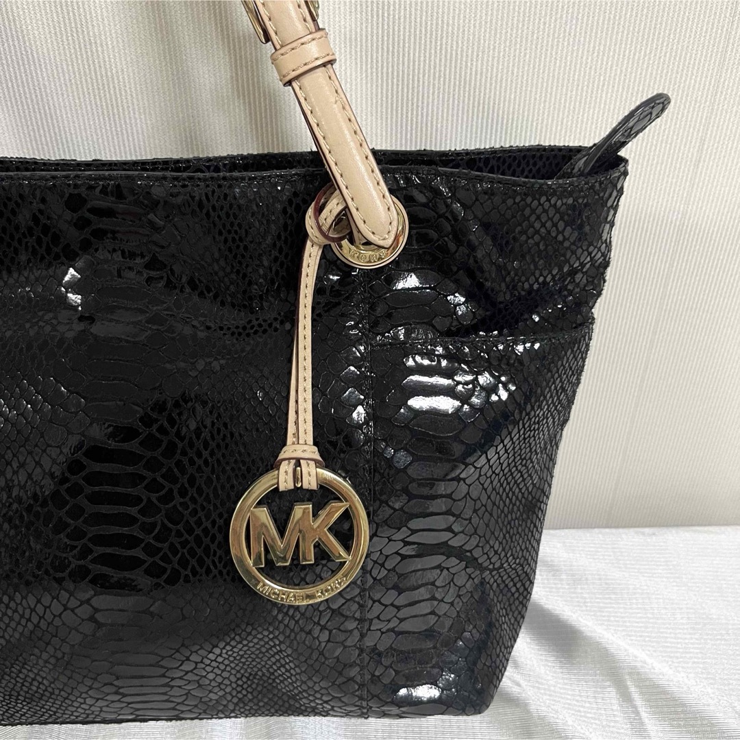 Michael Kors(マイケルコース)の【美品】Michael Kors black snakeskin トート  レディースのバッグ(トートバッグ)の商品写真