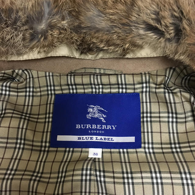 BURBERRY(バーバリー)のみかこ様専用 バーバリー ブルーレーベル ラビットファーコート キャメル レディースのジャケット/アウター(ピーコート)の商品写真