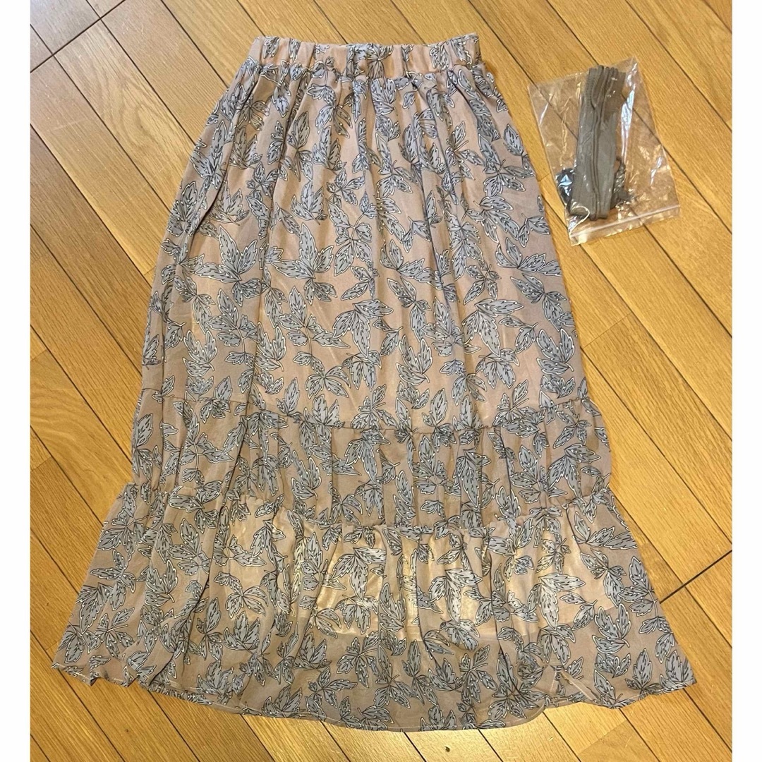 IEDIT(イディット)のIEDIT イディット プリントロングスカート ベルト付き ベージュ A レディースのスカート(ロングスカート)の商品写真